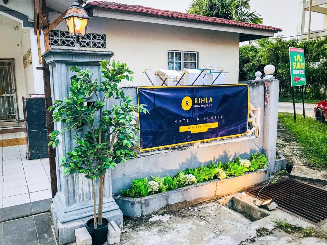 Rihla Dataran Tengah Hostel Gua Musang Exterior foto