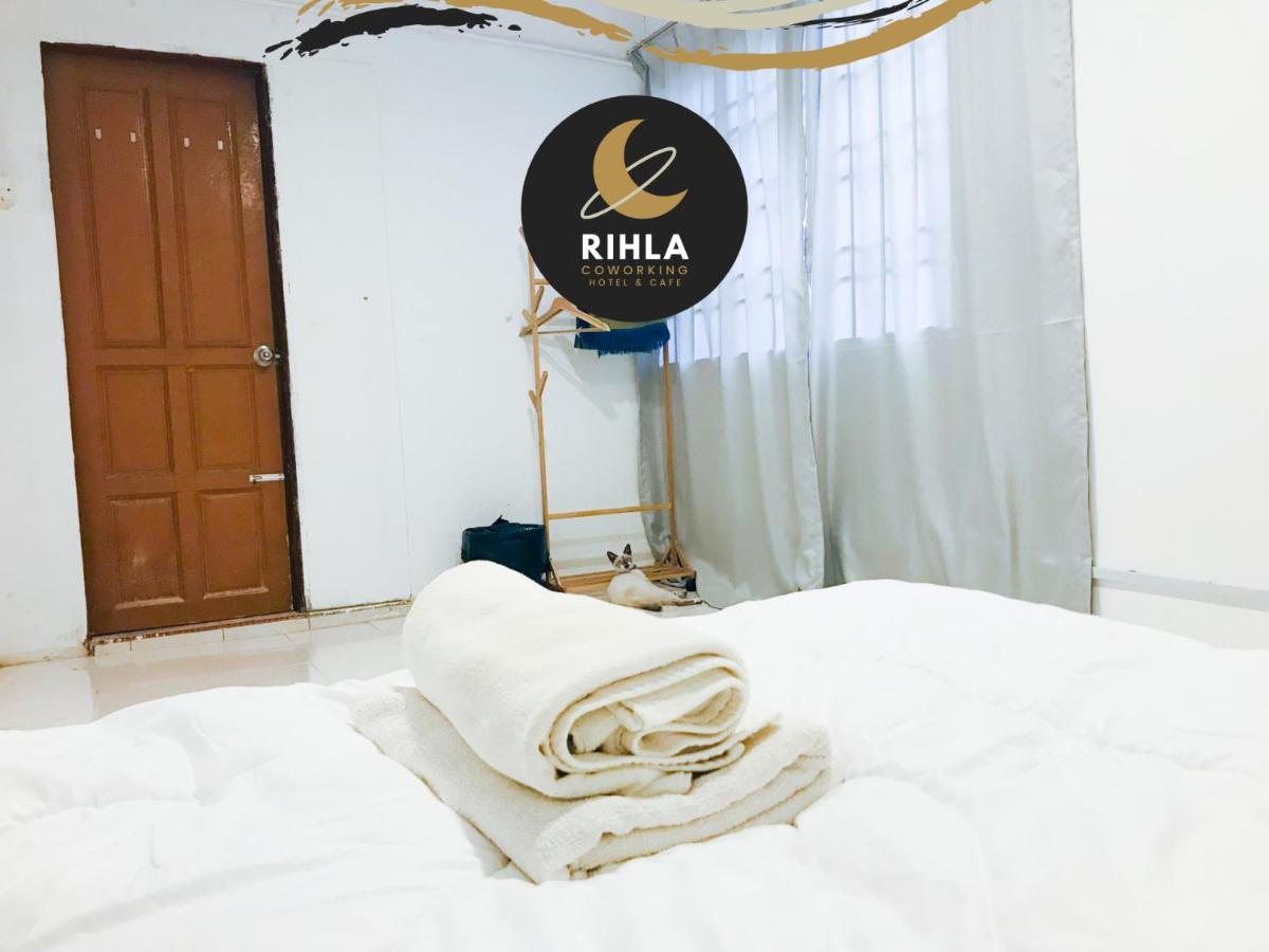 Rihla Dataran Tengah Hostel Gua Musang Exterior foto